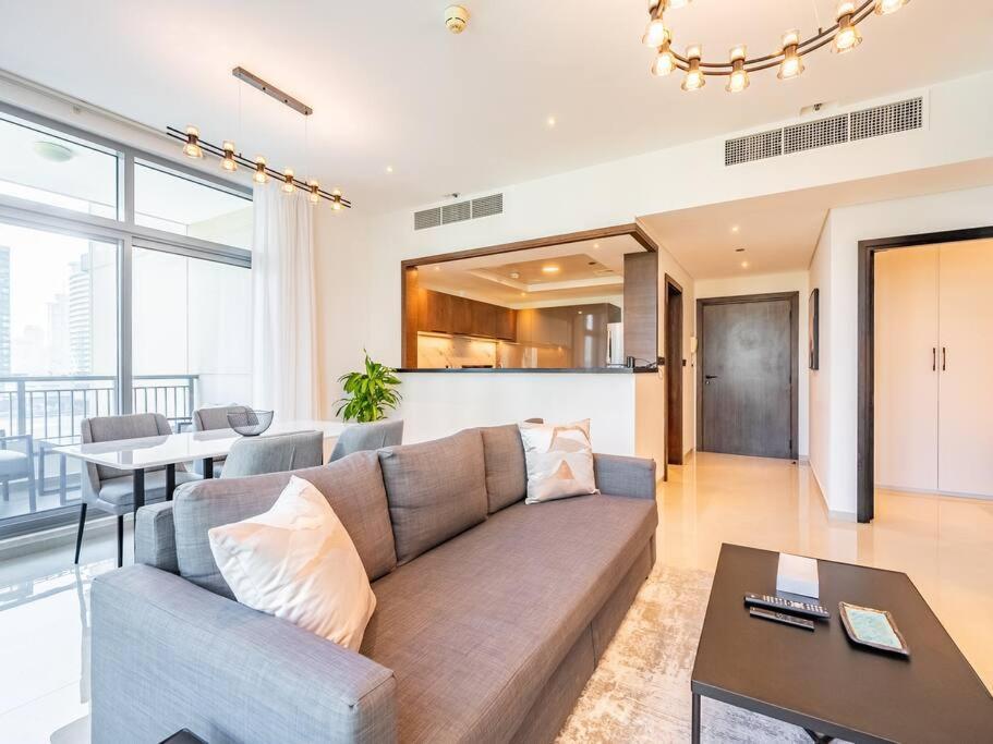 Appartement Modern Downtown Escape 1bedroom With Upscale Comfort Dubaï